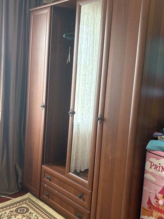 4 есікті шкаф тегін беріп жіберем. 1 есігі түсіп қалды салуға болады