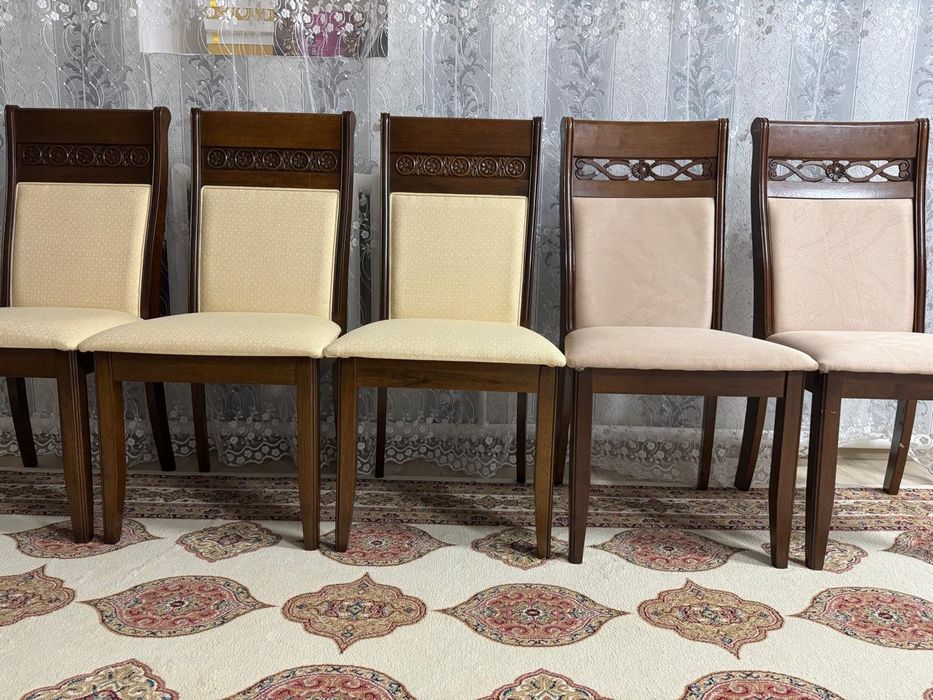 Продается стол со стульями 4 м
