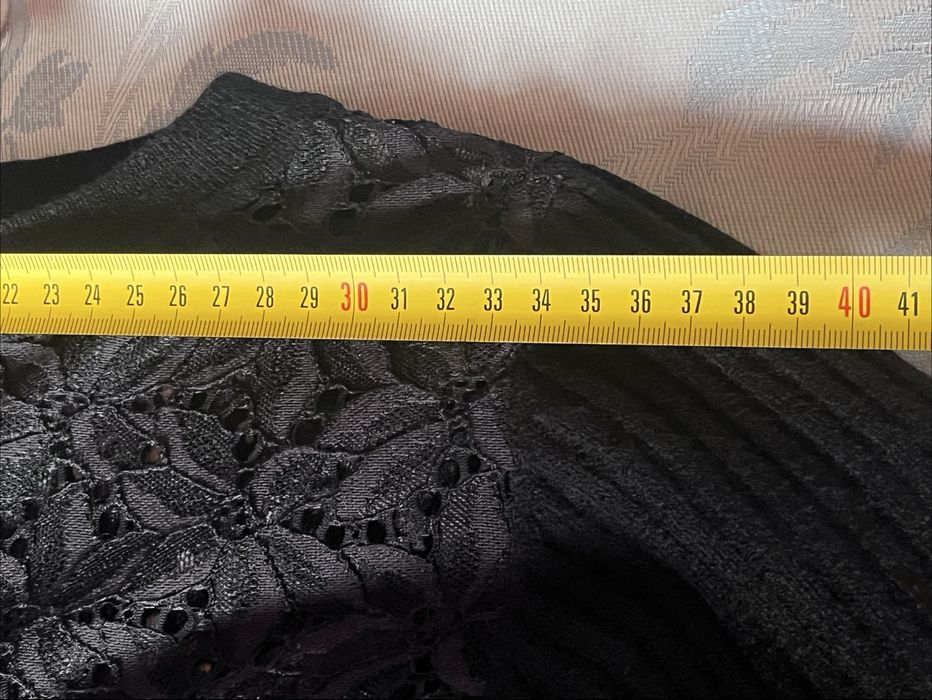 Pinko, pulover negru, 100% lână, dantelă & mânecă bufantă