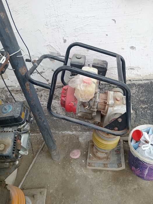 Вибронога бензиновая