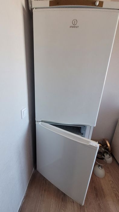 Холодильник Indesit