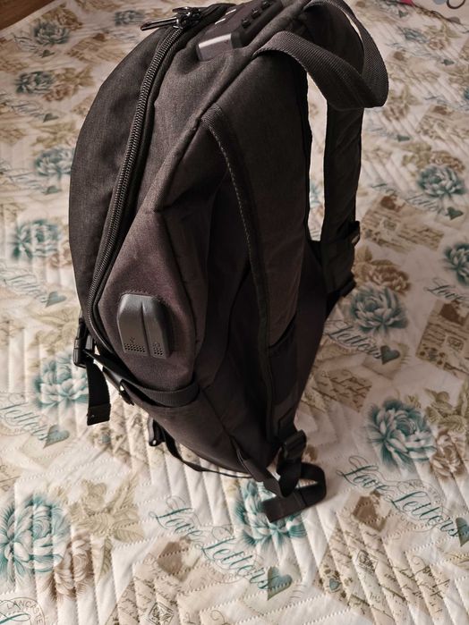 Раница със код с отделение за лаптоп