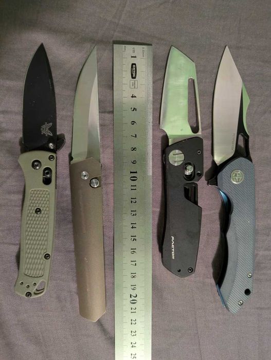 Няколко китайски ножа.
