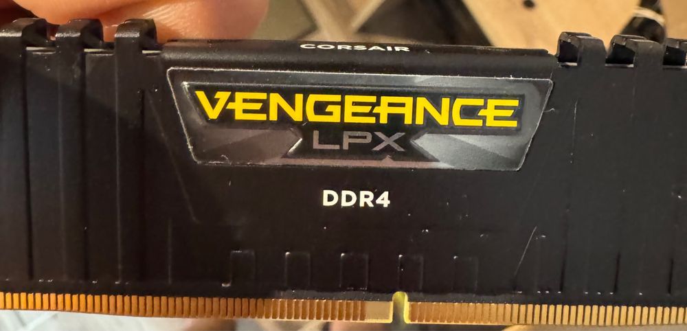 Corsair vengeance lpx 16gb ddr4   3200mhz