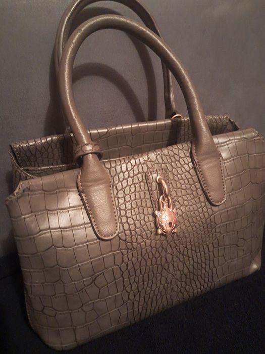 ПРОДАМ СУМКУ серая ручная