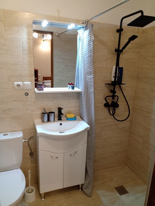 Închiriez în Regim hotelier zona teatrul de vară.