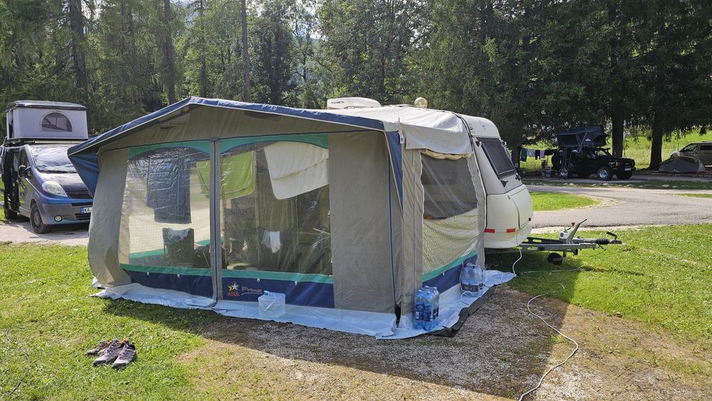 Rulota Hobby DeLuxe. FOARTE UȘOARĂ.  Cu climă