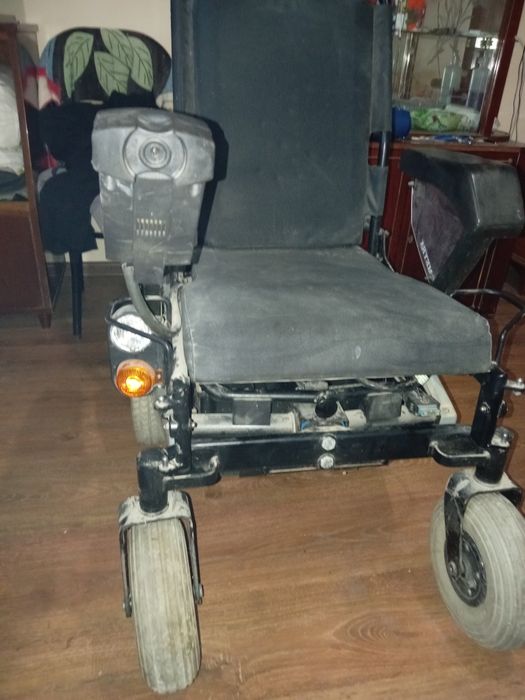 Cărucior electic MEYRA pentru persoane cu dezabilități