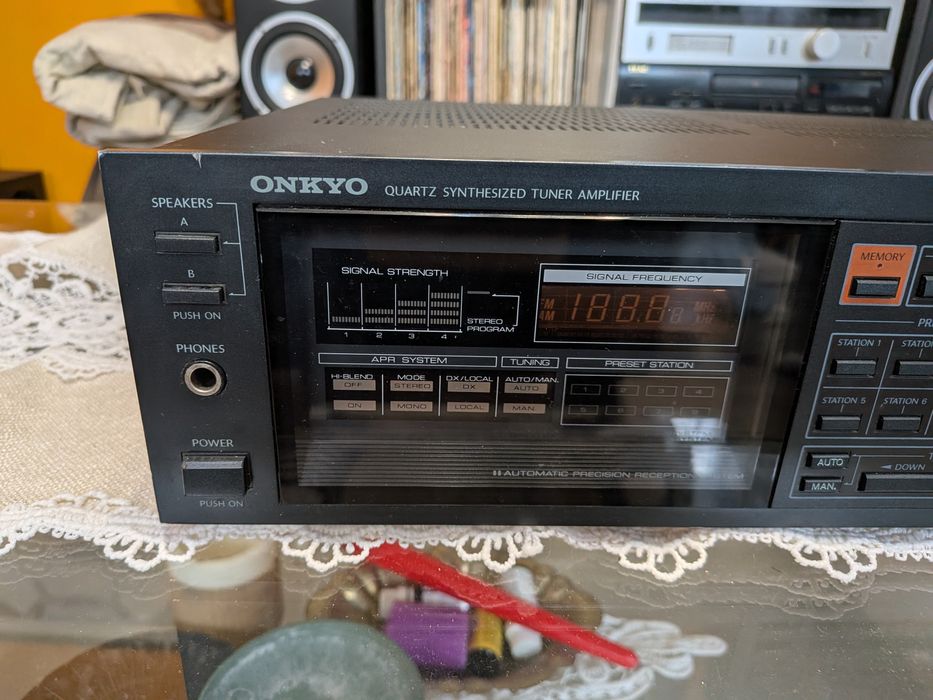 Amplificator Onkyo Quartz Syntesized Tuner TX-300