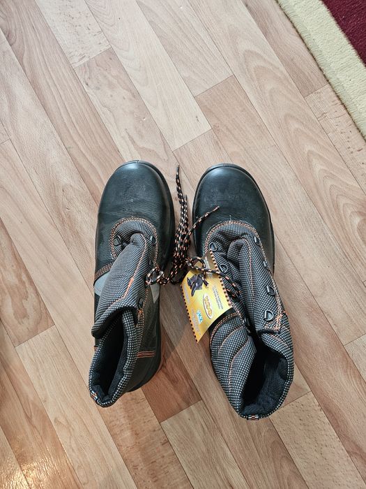 Продам рабочие ботинки