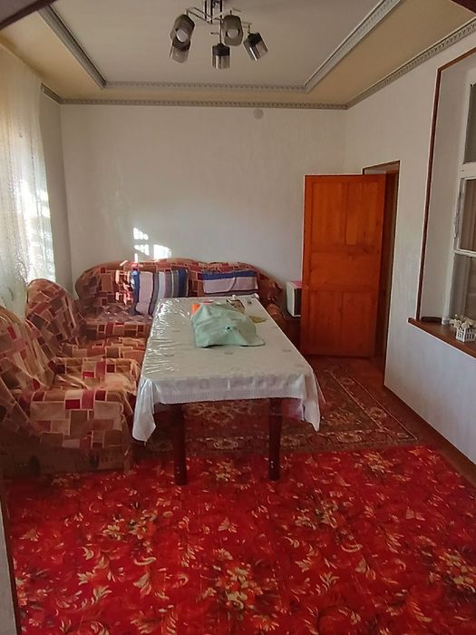 Toshkent viloyati Yangiyol shaxri Bahor mahallasida hovli uy sotiladi.