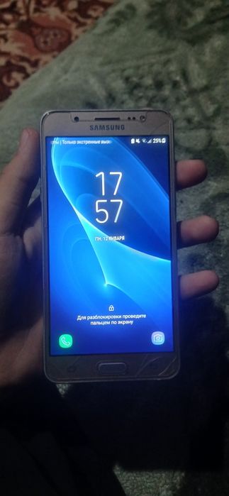 Продам Самсунг J5