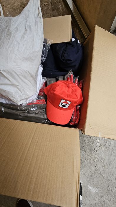 Памучни тениски,шапки,сакове,фенери Sparky