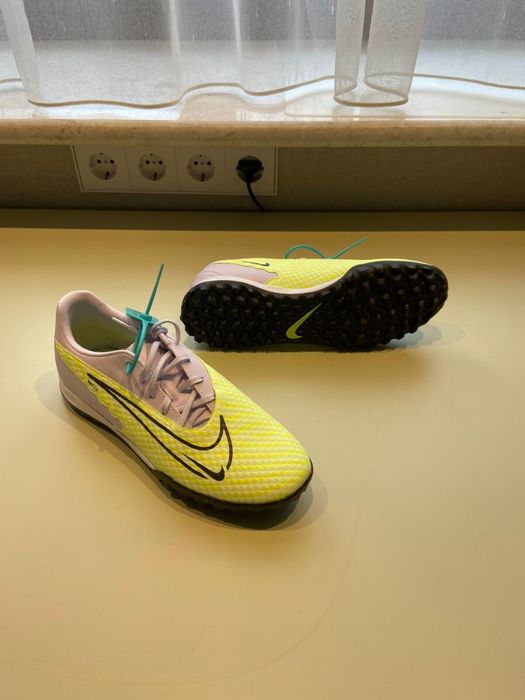 сороконожки для футбола, кроссовки