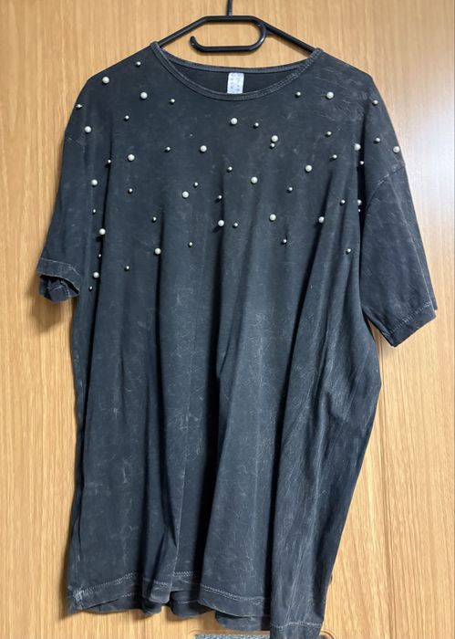 Tricou gri cu pietricele