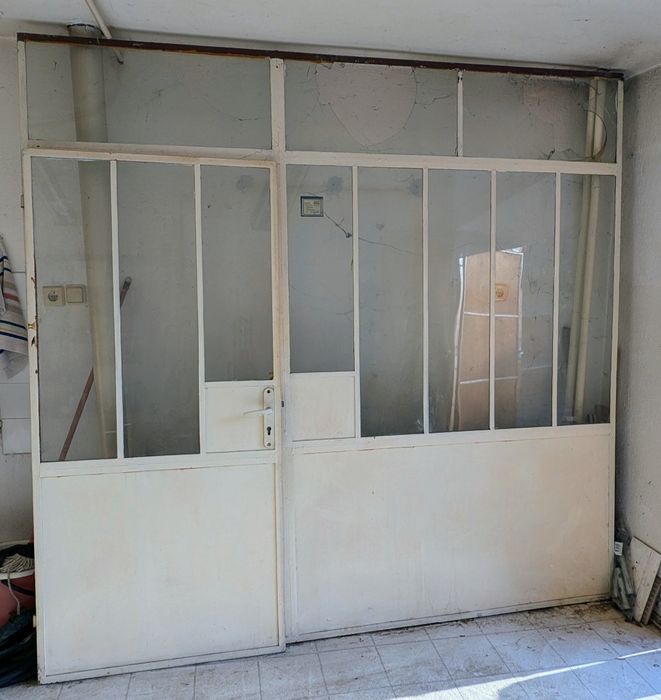 Врата и прозорец от метал 238х230см