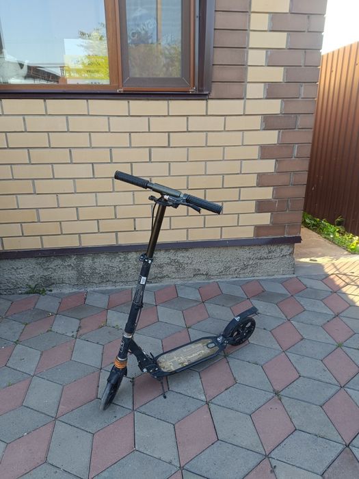 Продам самокат детский.