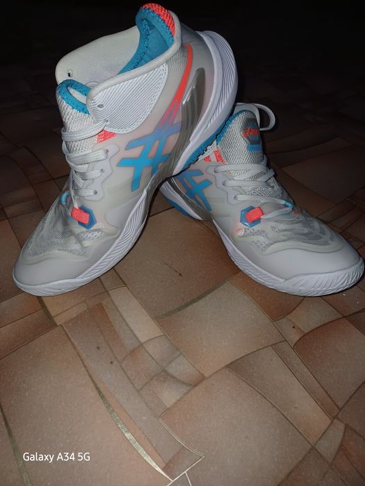 Волейболные кроссовки