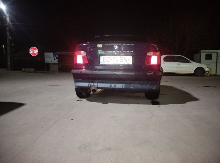 Vând BMW E36 Compact 
1.6 lanț 
Mașina se prezintă în stare ff buna es