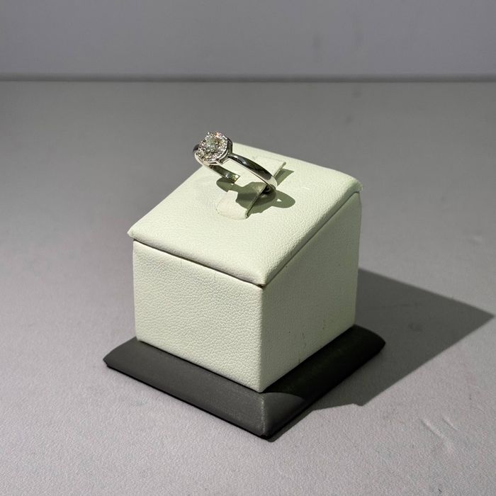 Золотое кольцо с бриллиантами/ СА