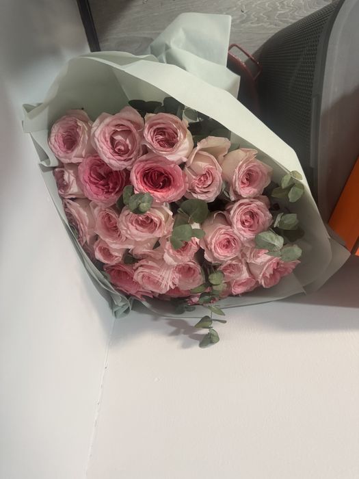 Цветы 35 роз в наличии
