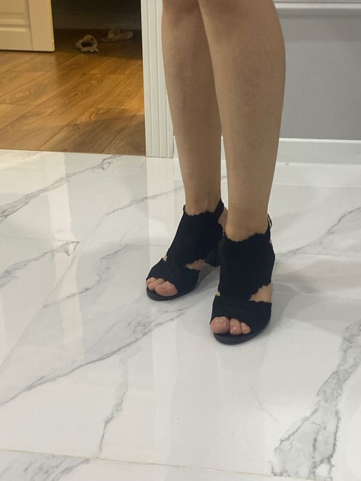 Продам босоножки