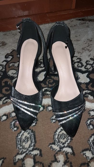 Продам женские туфли