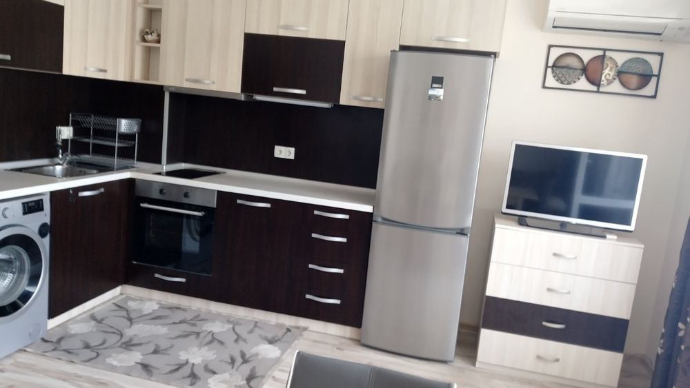 Дава се под наем Двустаен апартамент в Варна, Цветен квартал - 65 кв.м за 430 € - Снимка #1