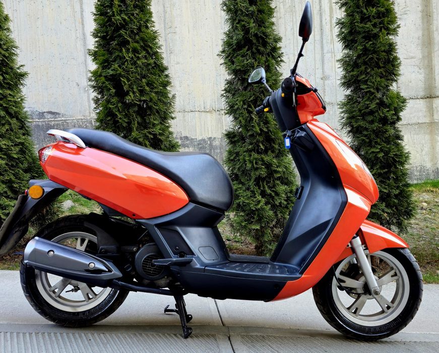 Vând Peugeot Kisbee 50 cmc Înmatriculat  Pornire la buton și la pedală