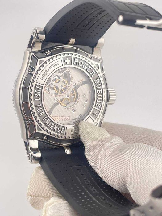Часы Roger Dubuis Easy Diver