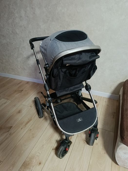 Продам коляску-трансформер в отличном состоянии.