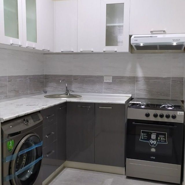 Кухонный горнитур прихожий спални гарнитур и.т на заказ изгатовим