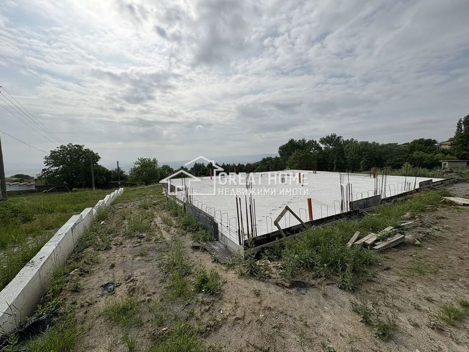 с. Момино!!! Уникална гледка и локация!!! Равен парцел с проект за къ