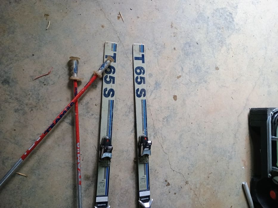 Vând skiuri TUA T65S