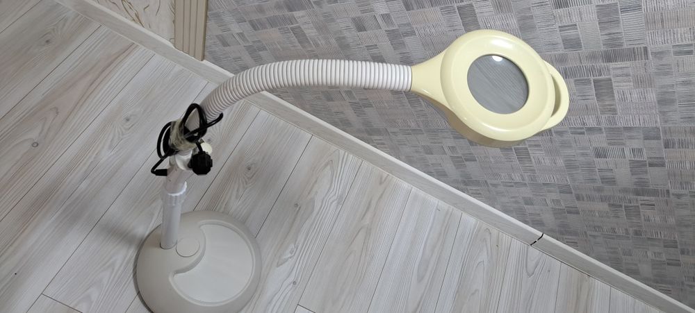 Продам лампу-лупу