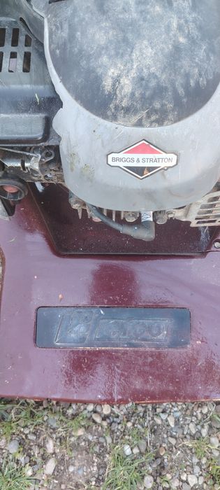 vand motocoasa gazon cu tractiune