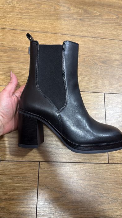 Боти CCC естествена кожа размер 38 нови , 70.00 лв