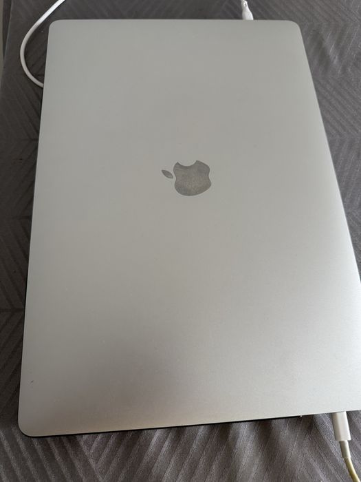 Mac Book Pro 2020 i7 16GB Ram 512GB SSD