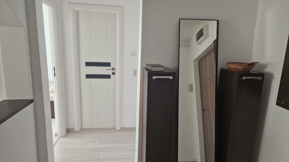 Închiriez apartament cu două camere,  micro 6, zona Pavcom