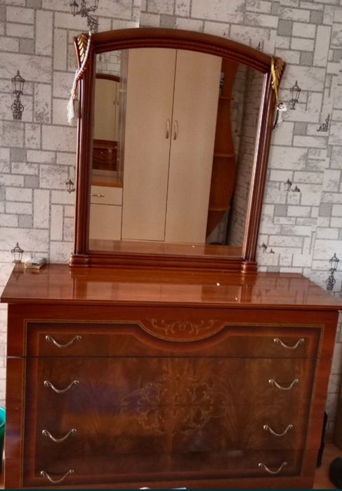 Спальный гарнитур