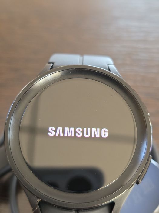 Продам часы Samsung galaxy watch 5 pro