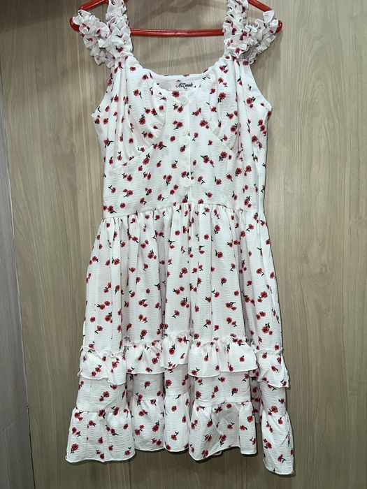 летнее платье с принтом цветочков