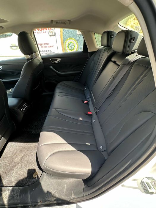 Арендовать  автомобиль Roewe D7