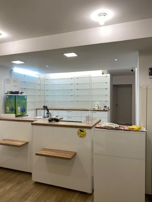 Mobilier farmacie facut la comanda