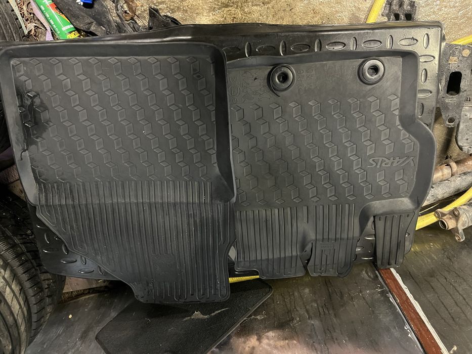 стелка за багажник TOYOTA