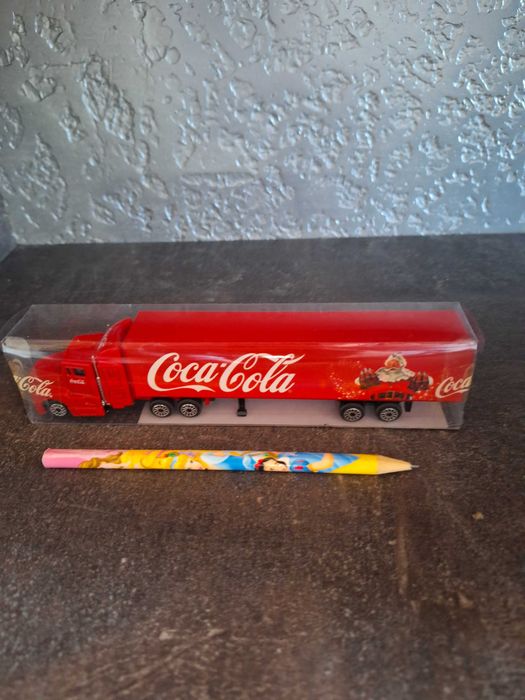 Колички в мащаби  Ferrari , камионче Кока кола