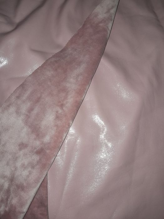 розовый плащ бархатисты