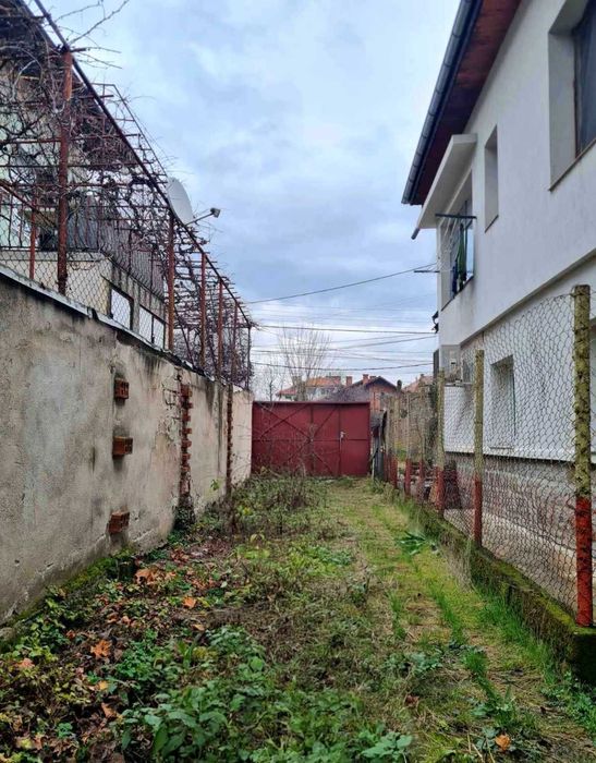 Етаж от къща в гр.Кюстендил широк център