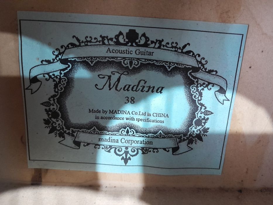 Продам гитару в хорошем состоянии