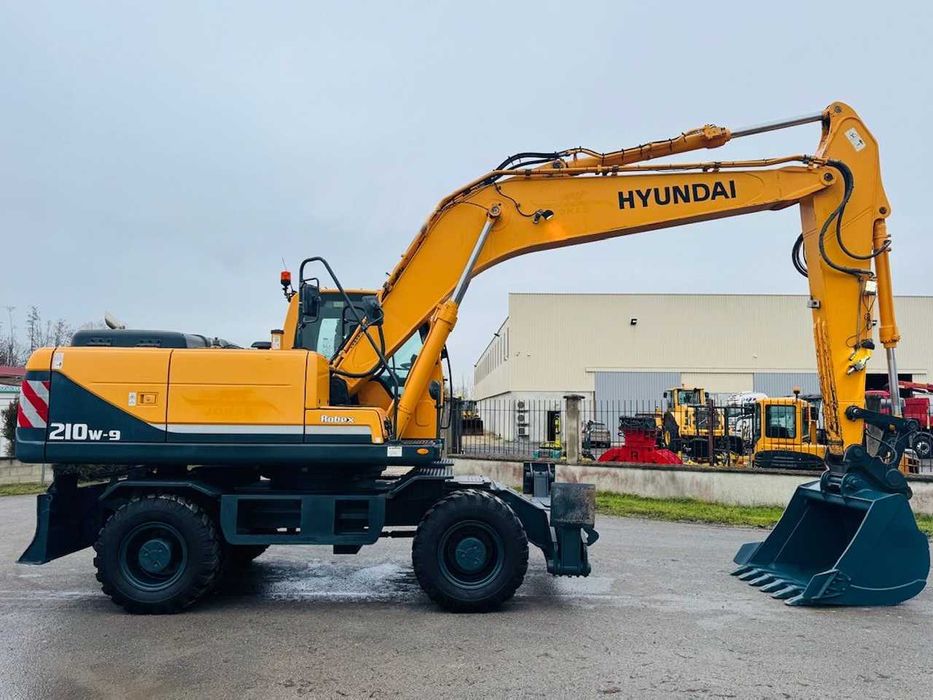 Колесный экскаватор Hyundai ROBEX 210W-9